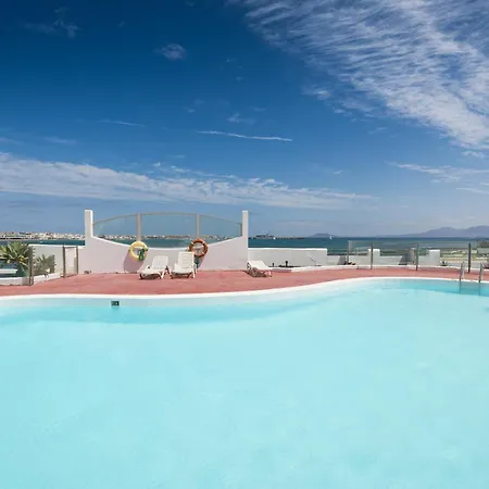 Apartment Home2book Sunny Poolside In